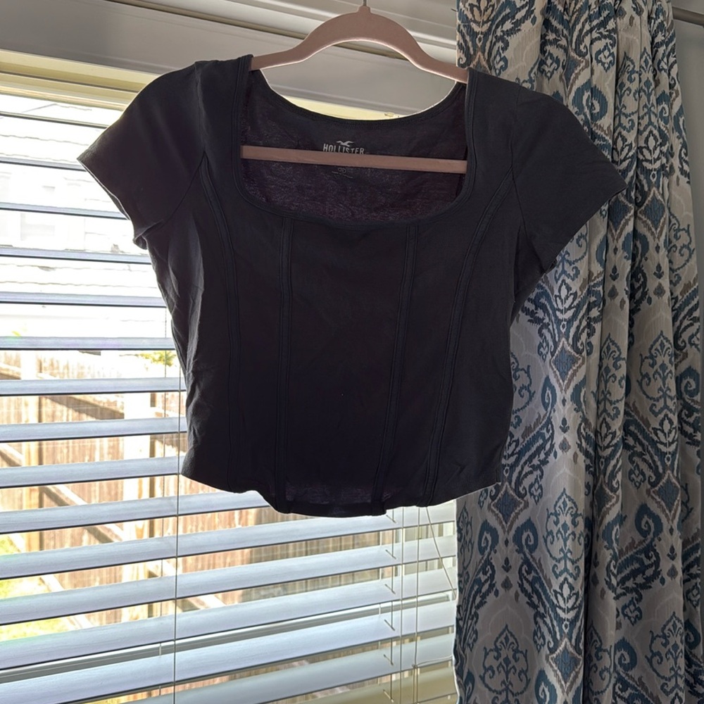 Hollister t-shirt